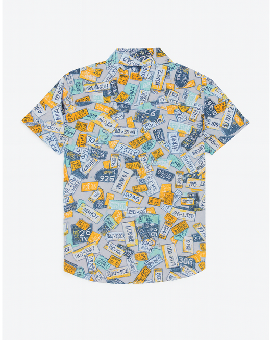 Camisa Estampada con Placas Vehiculares