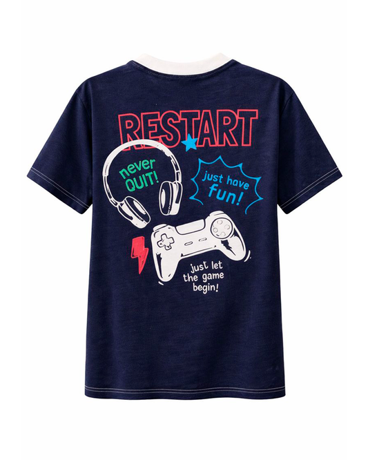 Camiseta Blanca con Estampado Gamer y Detalles en Azul Marino