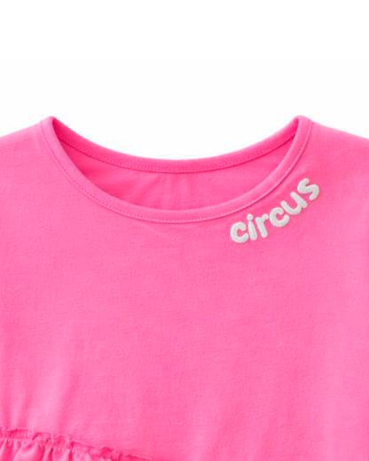 Camiseta Rosa con Volantes y Detalle “Circus”