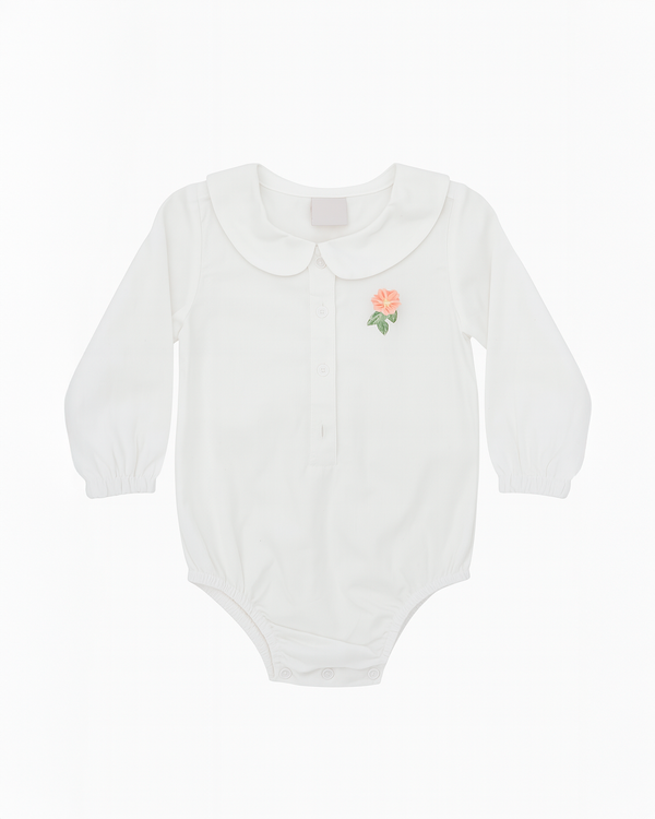 Body blanco con cuello y flor bordada