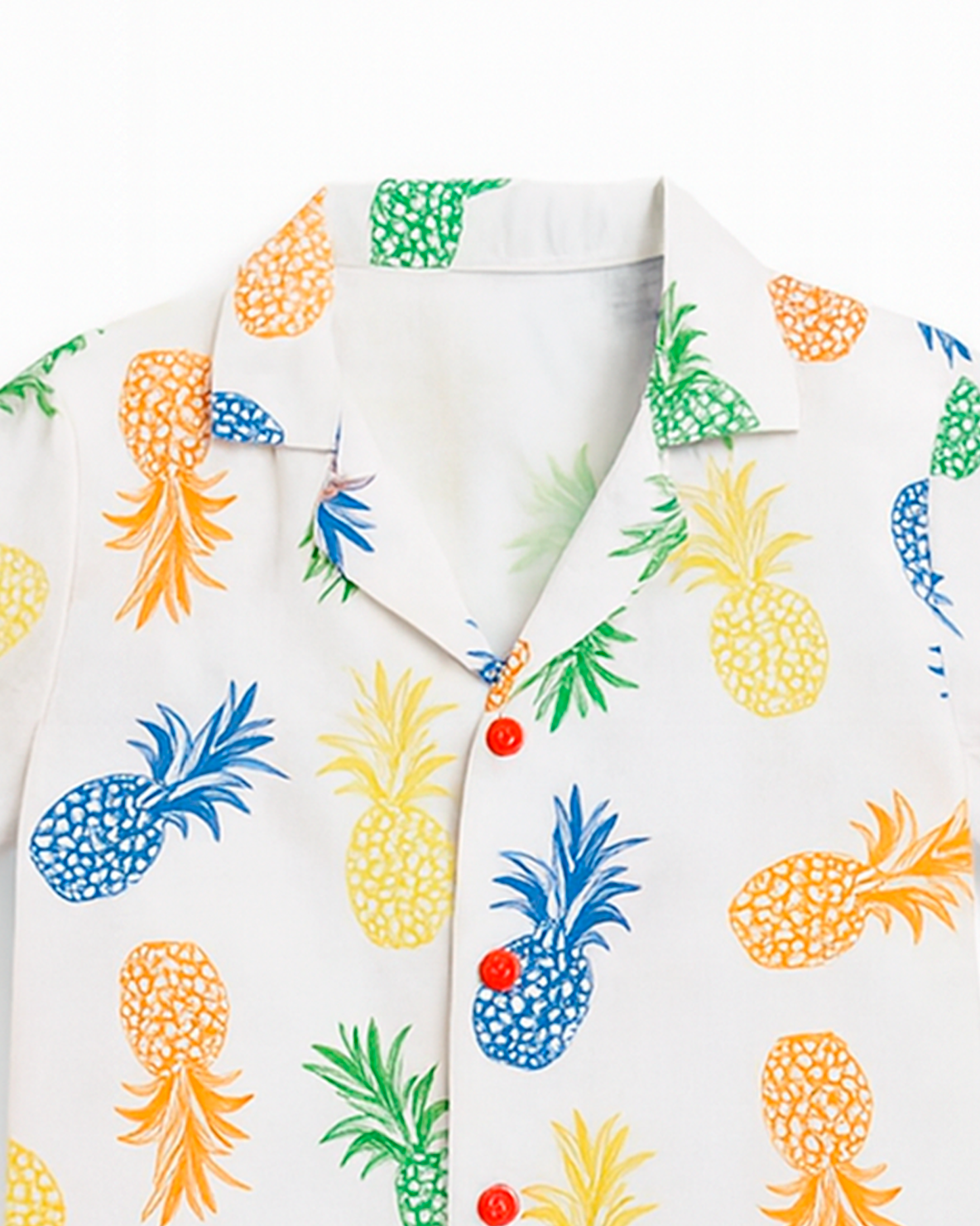 Camisa Blanca con Estampado de Piñas Multicolor
