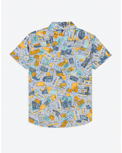 Camisa Estampada con Placas Vehiculares
