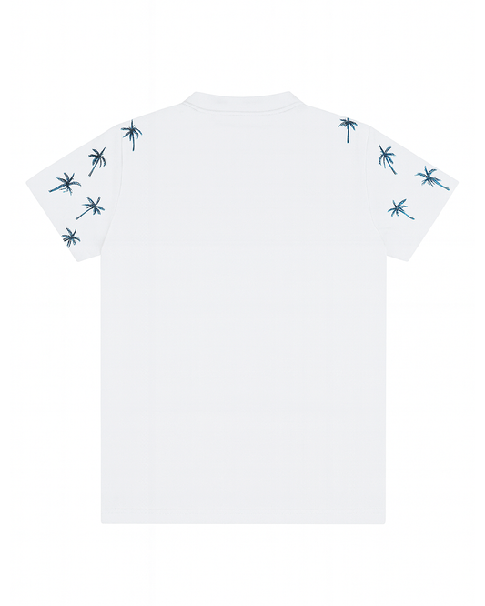 Camiseta Blanca Estampada con Palmeras y Franjas de Colores
