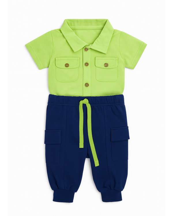 Conjunto verde limón y azul con camisa tipo polo y jogger cargo
