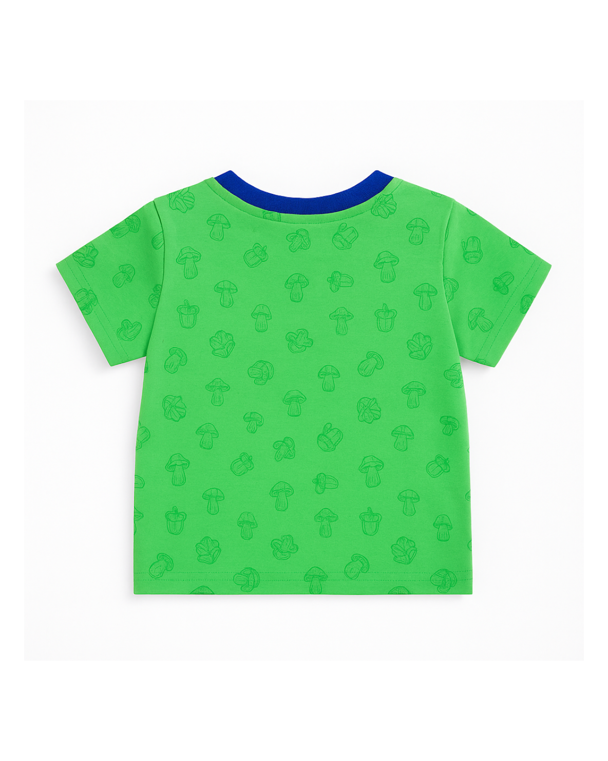 Camiseta verde con mensaje “Foraging” y estampado de hongos