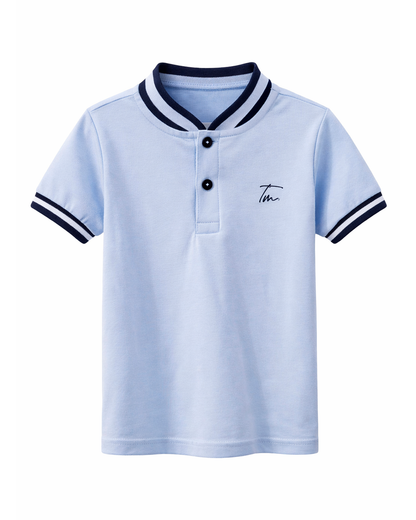 Camiseta Tipo Polo Azul Claro con Detalles en Contraste