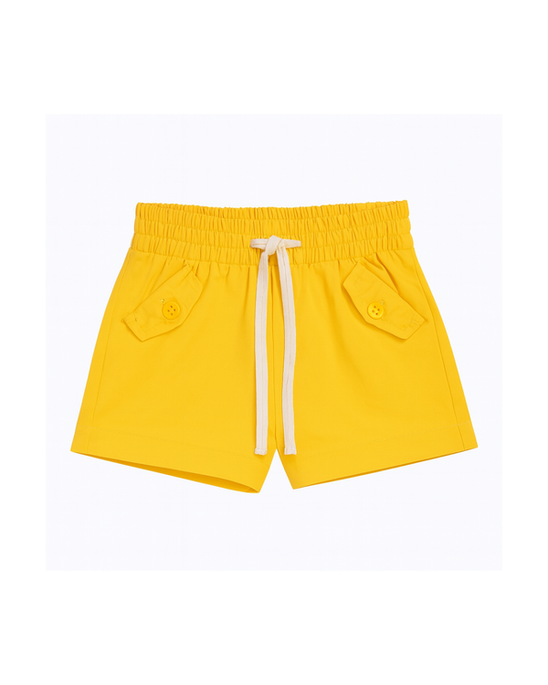 Short amarillo con bolsillos decorativo