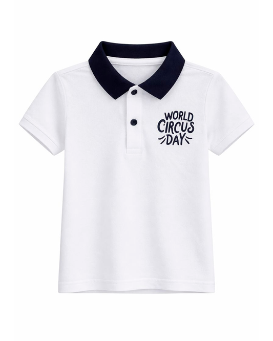 Polo Blanco con Cuello Azul Marino bordado