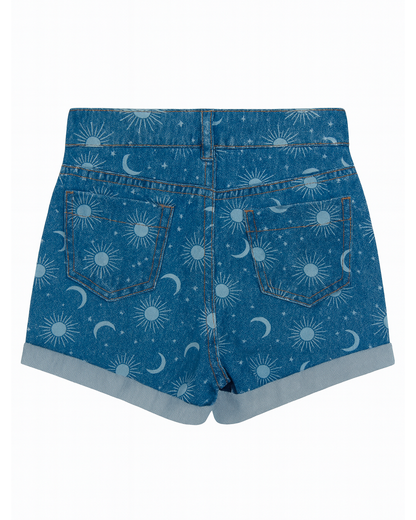 Short denim con estampado astral y ruedo doblado