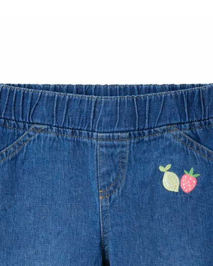 Jean niña denim con bordado de fresas azul