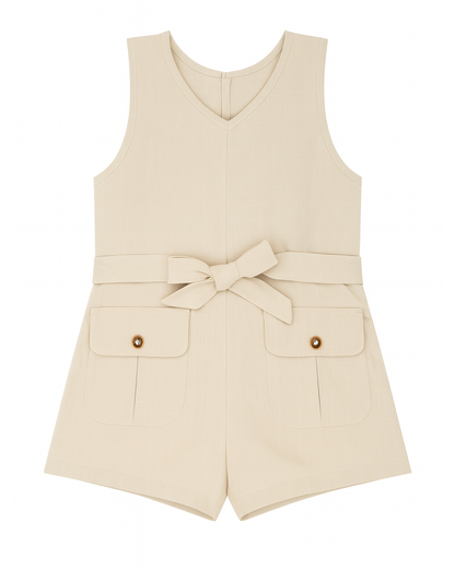 Enterizo corto beige con cinturón y bolsillos frontales