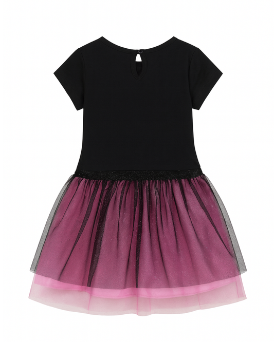 Vestido negro con falda de tul fucsia