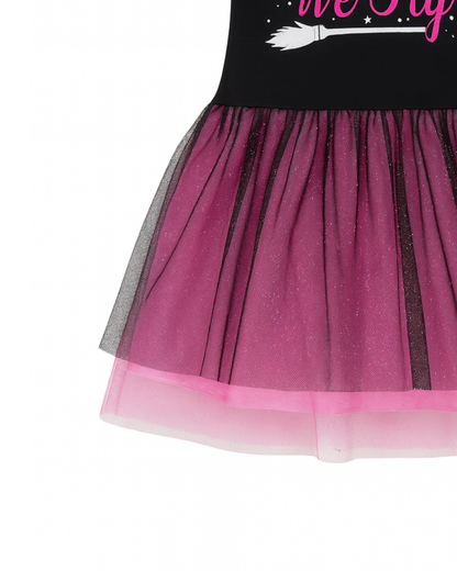 Vestido negro con falda de tul fucsia