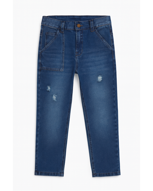 Jean azul con bolsillos amplios y detalles desgastados