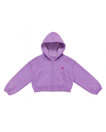 Hoodie cropped lila con cremallera y detalle de corazón
