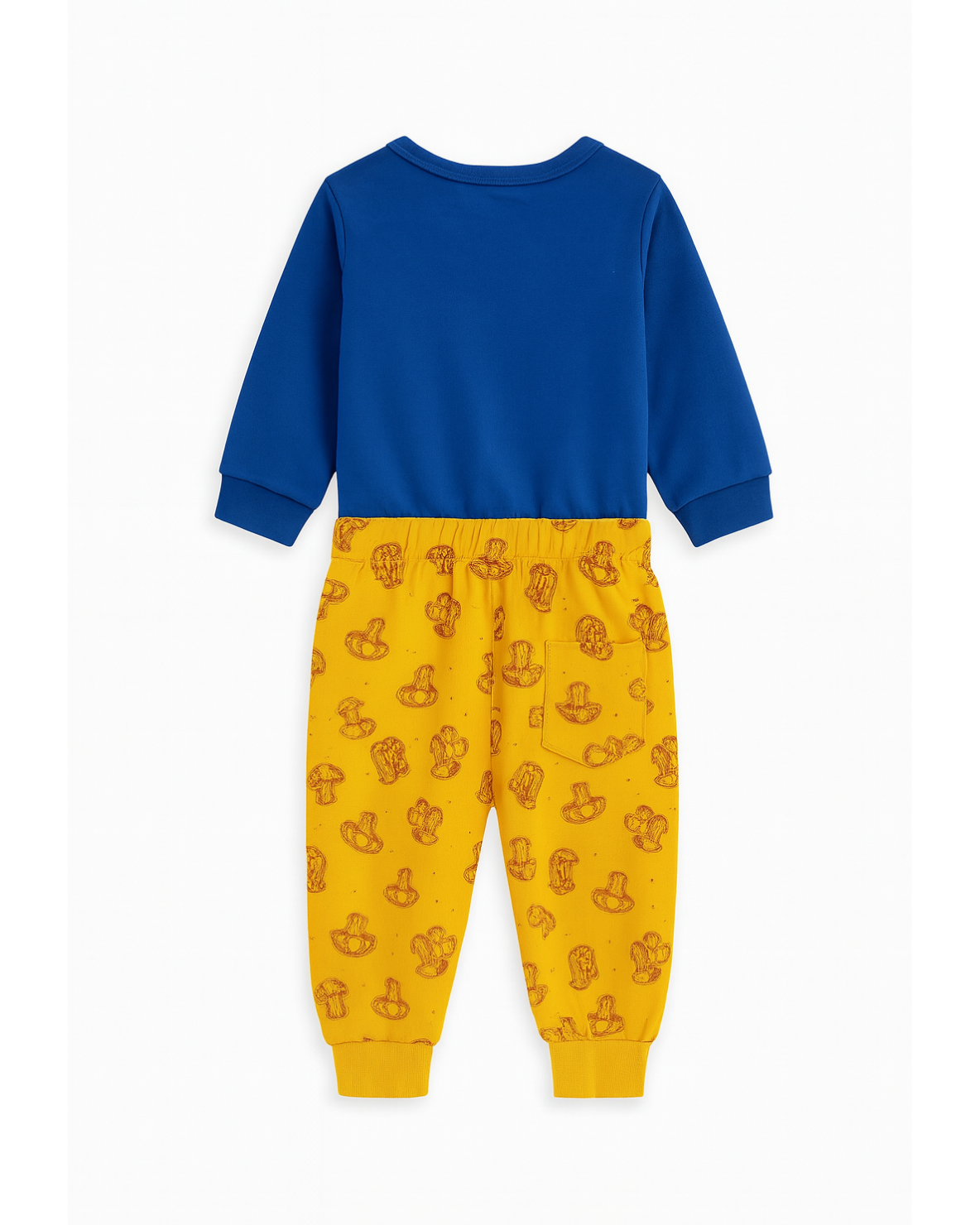Conjunto azul y amarillo con estampado de hongos