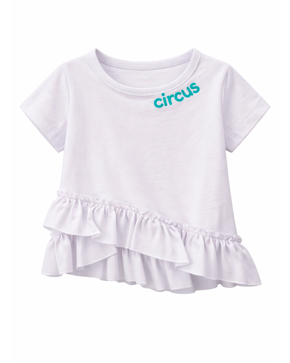 Blusa Blanca con Volante Asimétrico y Estampado Circus