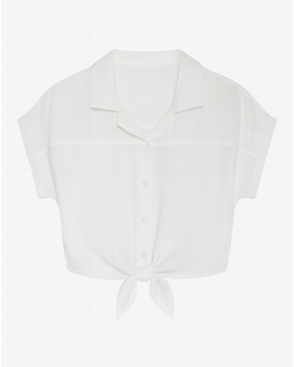 Blusa blanca corta con nudo frontal y botones